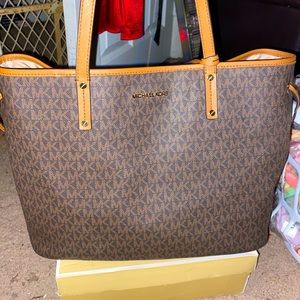 Michael kors tote